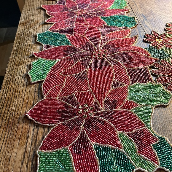 Christmas beaded Table runner and charger. - Picture 3 of 15